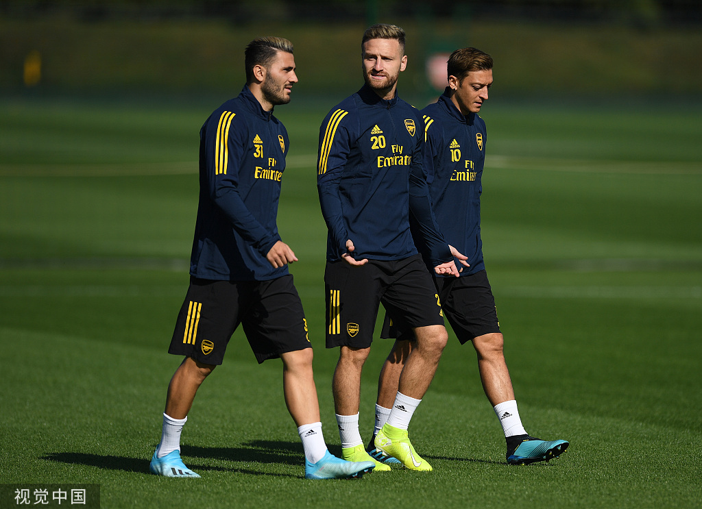 从上海久事内部沟通备战欧联到东契奇关键节点精彩发挥，窗口期上海海港备战中超的简单介绍